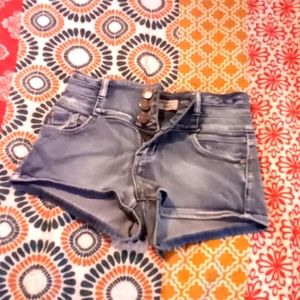 High waist 3 button short shorts